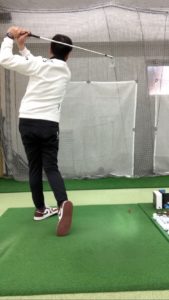 ショートアプローチの打ち方のチェックポイント│池袋ゴルフアカデミー