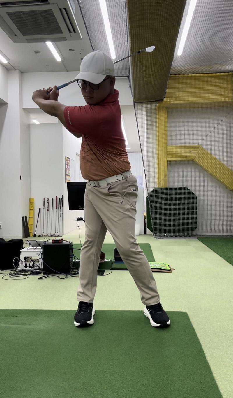 正しい体重移動をできてますか？│池袋ゴルフアカデミー