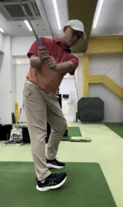 正しい体重移動をできてますか？│池袋ゴルフアカデミー