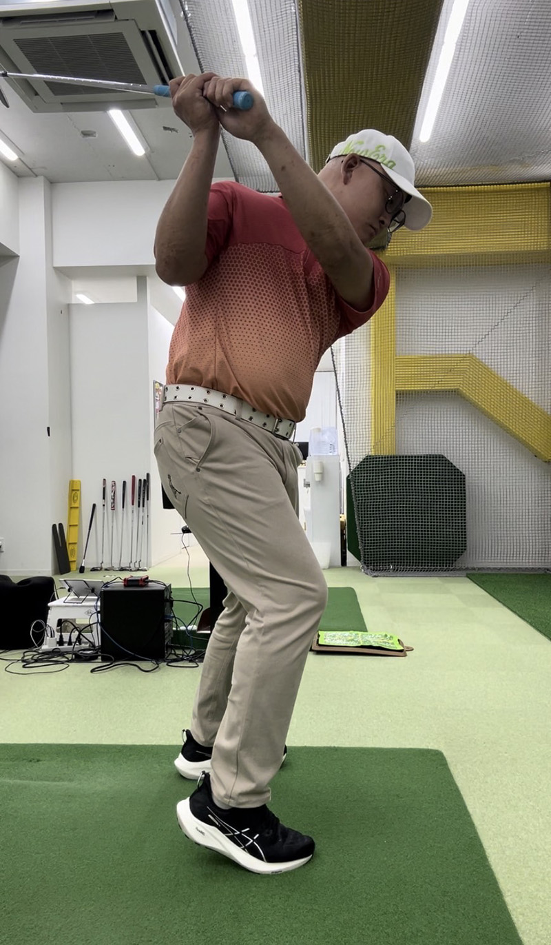 正しい体重移動をできてますか？│池袋ゴルフアカデミー