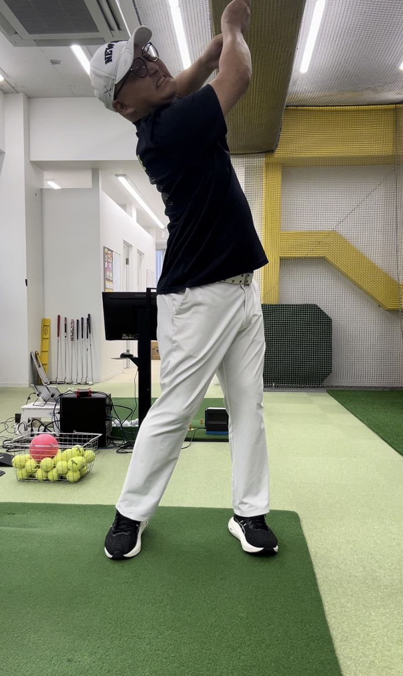 皆さんは打った後をカッコよく出来てますか？│池袋ゴルフアカデミー