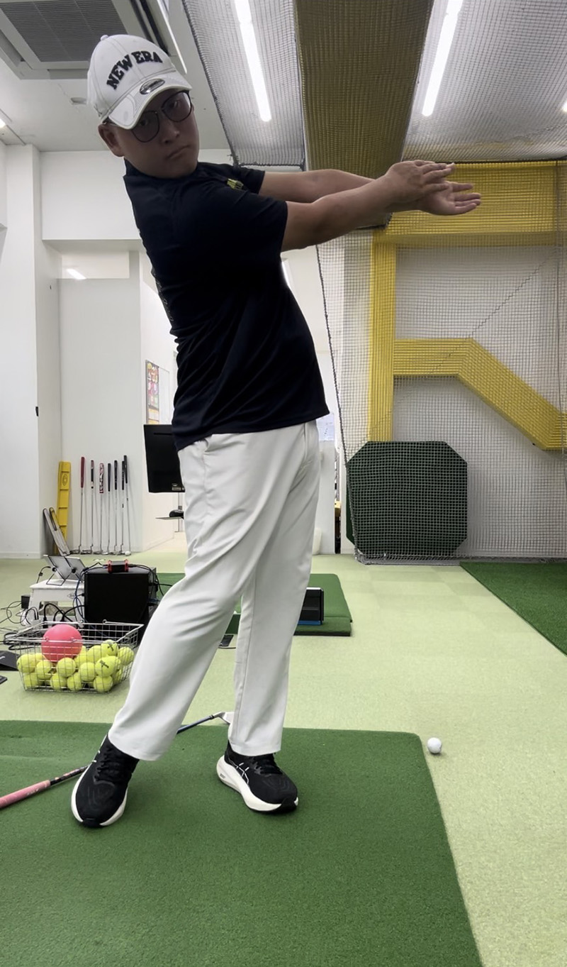 皆さんは打った後をカッコよく出来てますか？│池袋ゴルフアカデミー