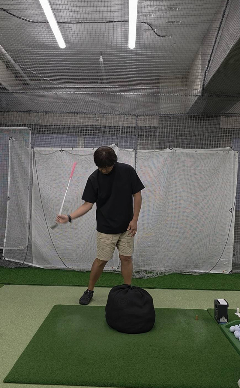 今流行りのインパクトバック│池袋ゴルフアカデミー