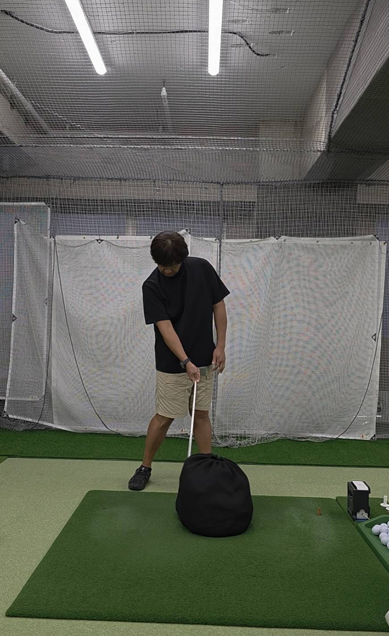 今流行りのインパクトバック│池袋ゴルフアカデミー