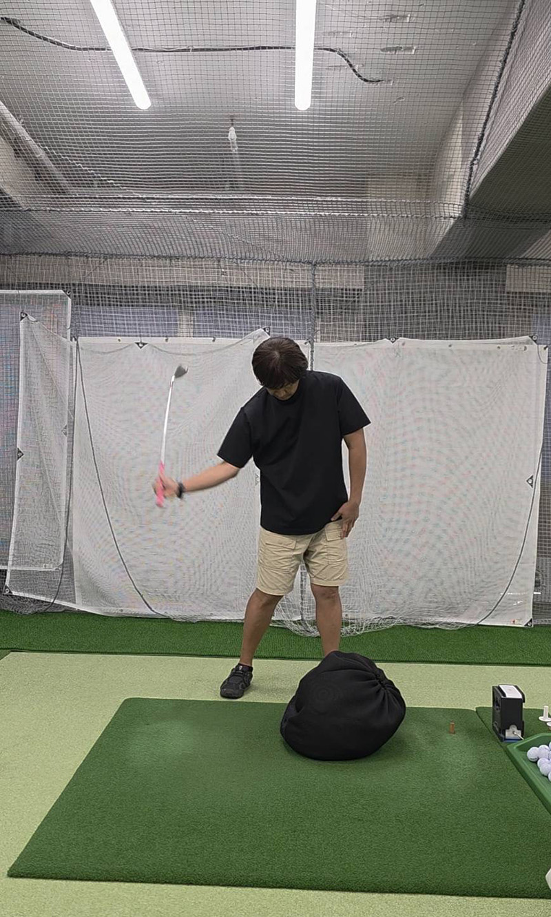 今流行りのインパクトバック│池袋ゴルフアカデミー