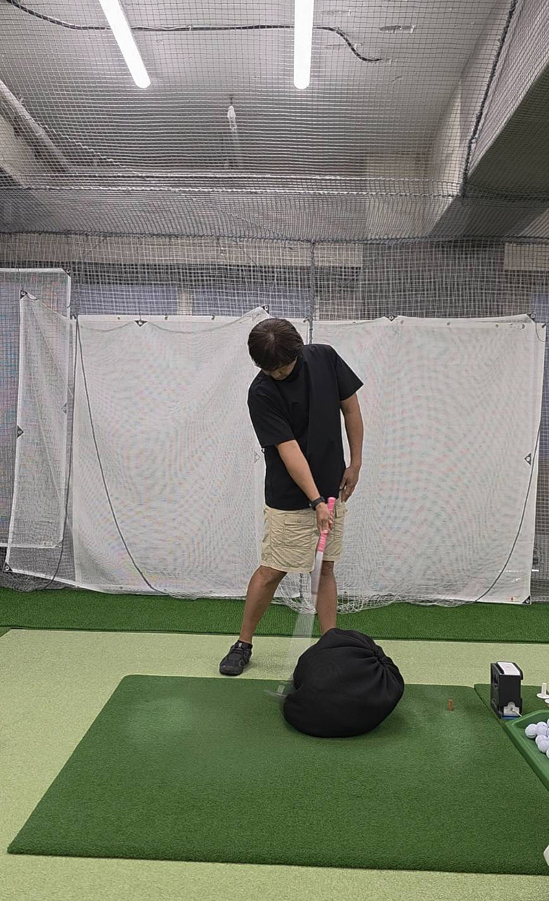 今流行りのインパクトバック│池袋ゴルフアカデミー