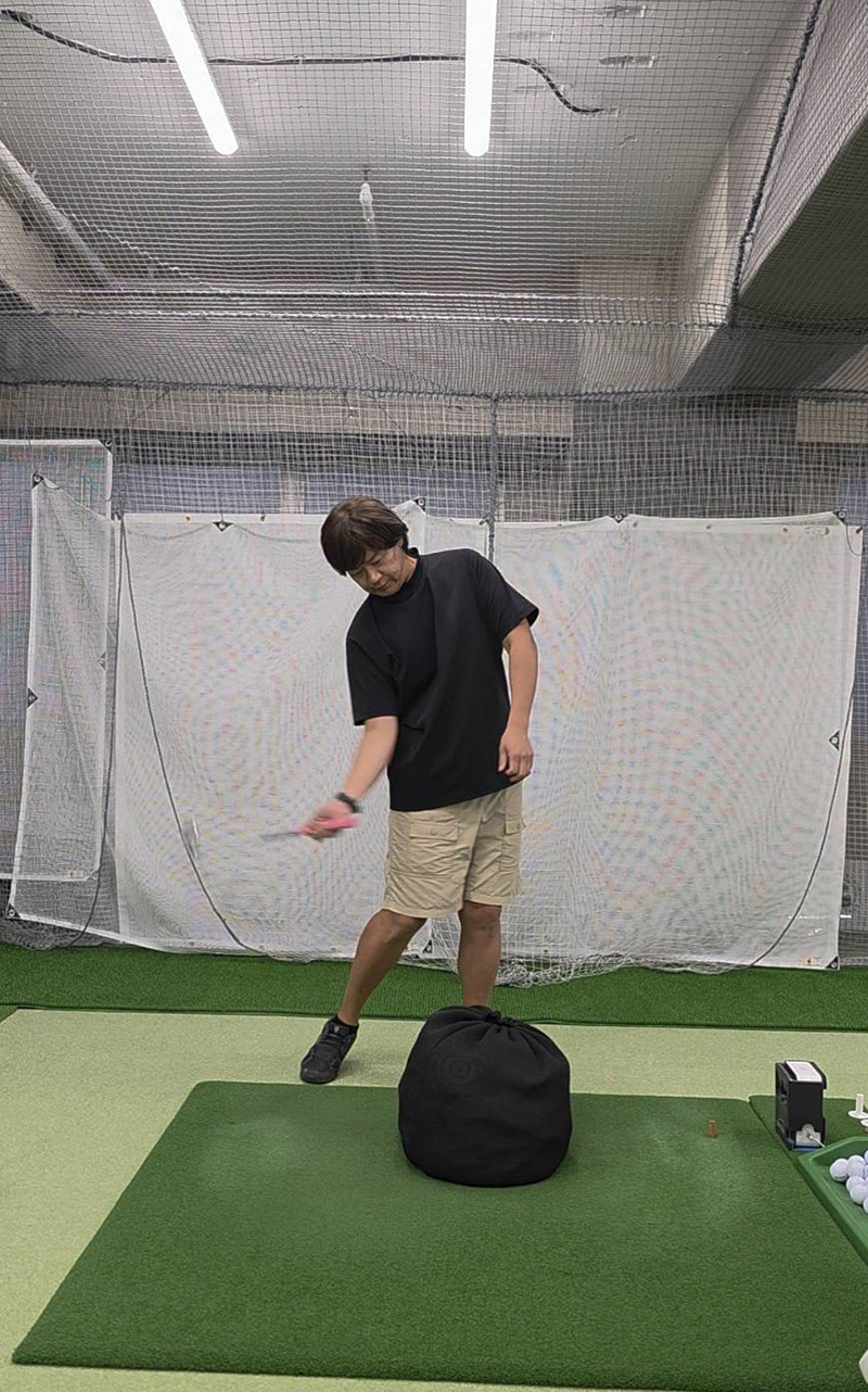 今流行りのインパクトバック│池袋ゴルフアカデミー