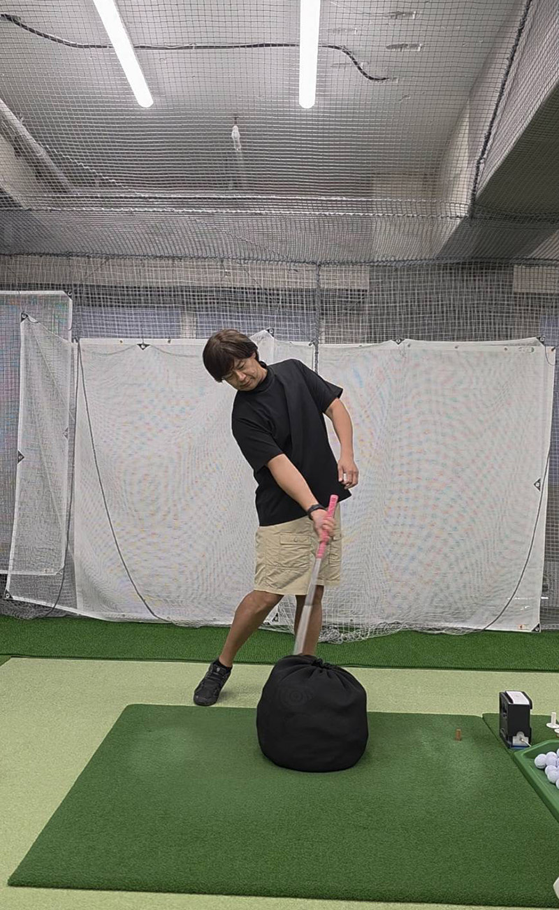 今流行りのインパクトバック│池袋ゴルフアカデミー