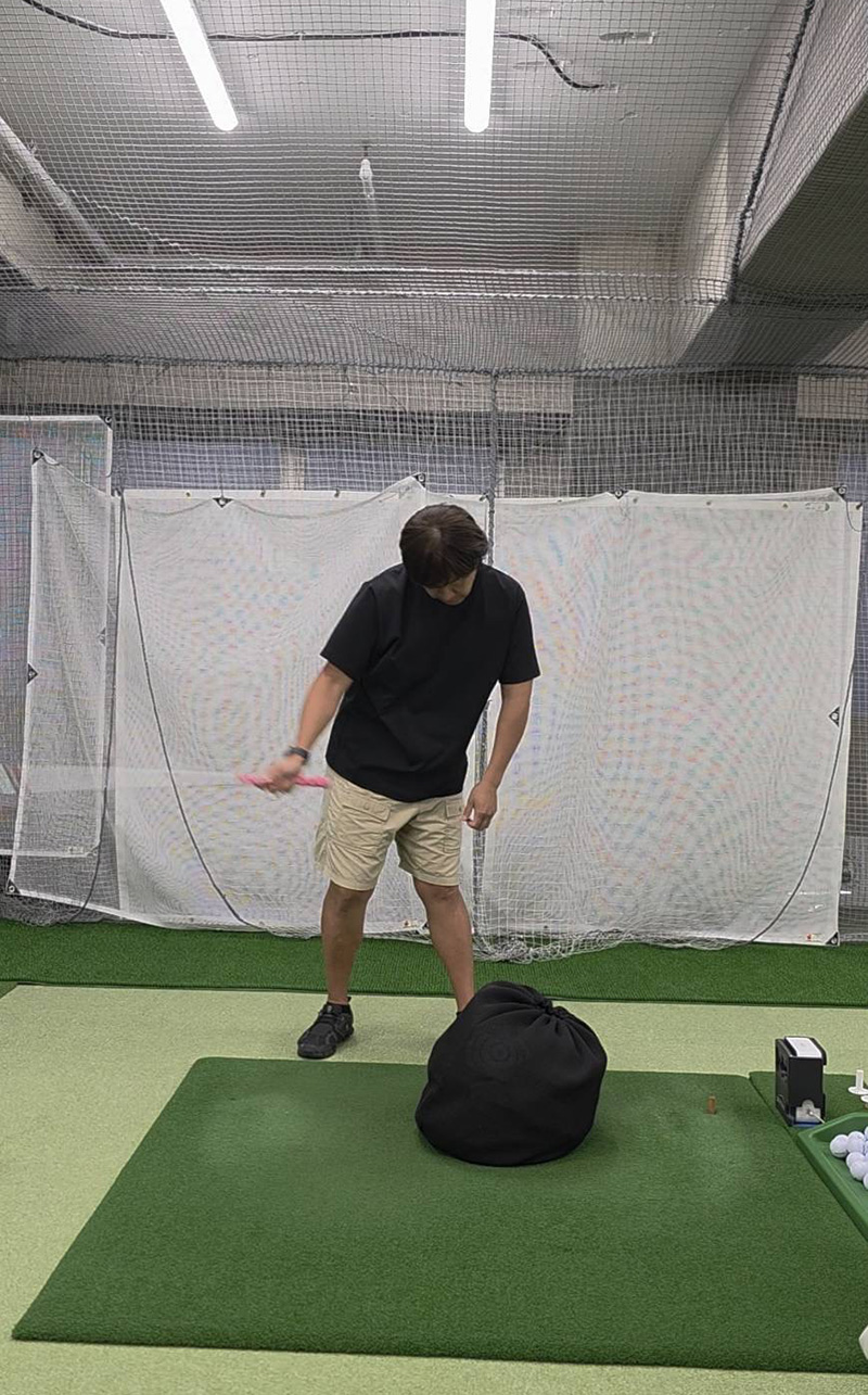 今流行りのインパクトバック│池袋ゴルフアカデミー