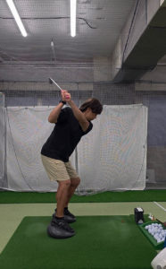 軸意識できてますか？│池袋ゴルフアカデミー