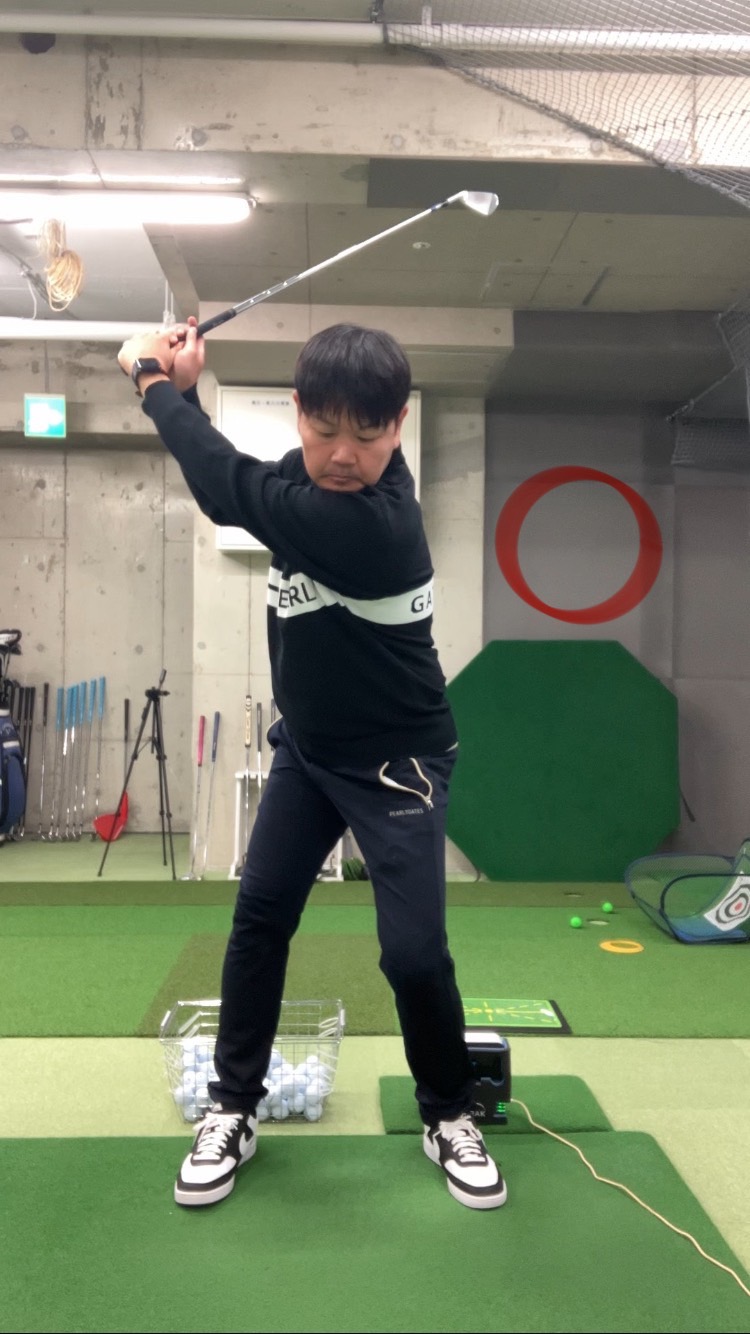 左体重でスイングを安定させるポイント│池袋ゴルフアカデミー