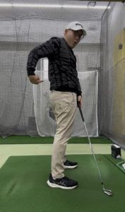 おすすめするストレッチをレクチャー│池袋ゴルフアカデミー