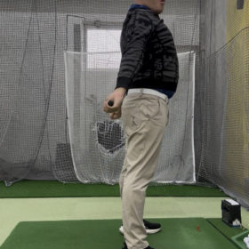 おすすめするストレッチをレクチャー│池袋ゴルフアカデミー