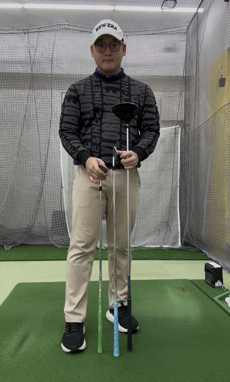 おすすめするストレッチをレクチャー│池袋ゴルフアカデミー