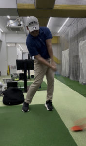 トップの直し方をレクチャー│池袋ゴルフアカデミー