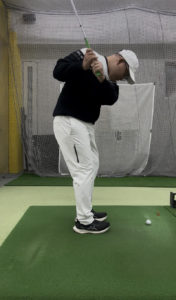 体縮こまってませんか？│池袋ゴルフアカデミー