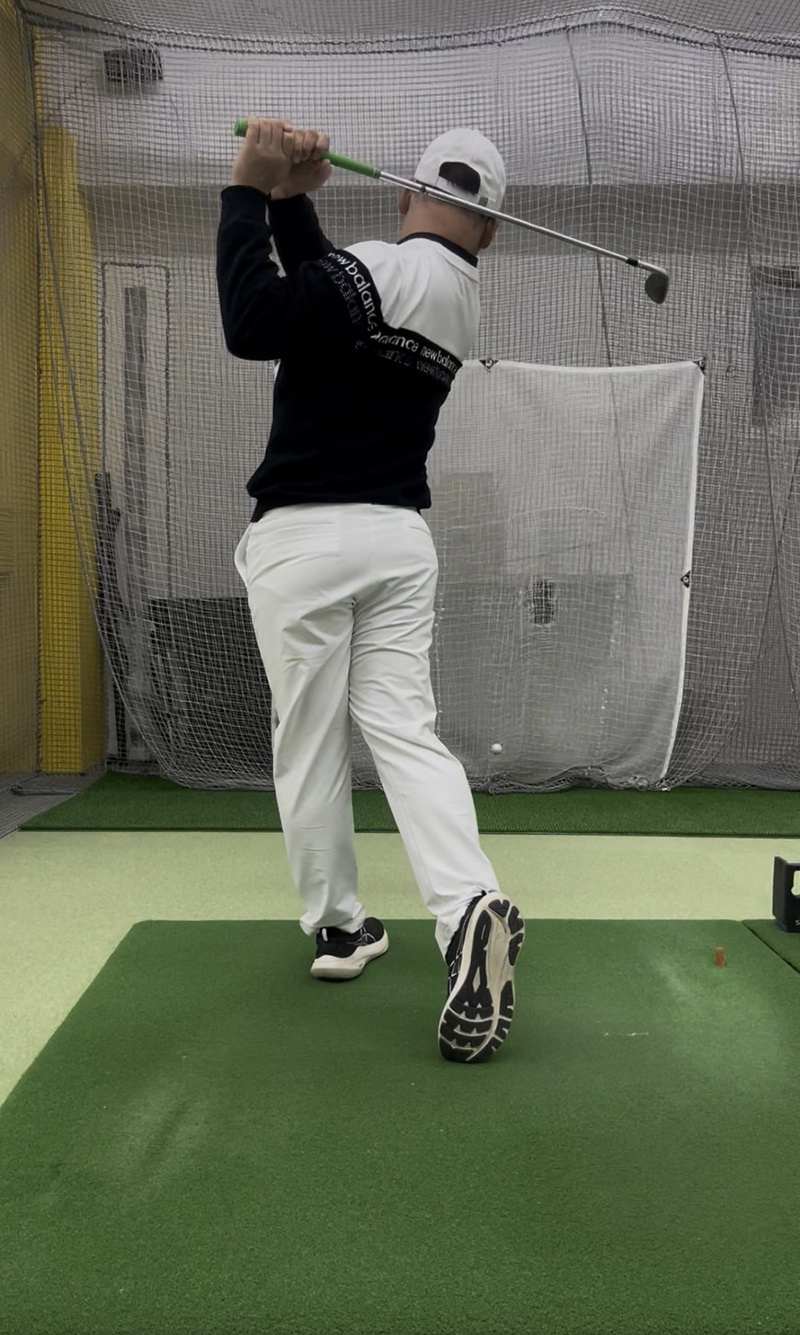 体縮こまってませんか？│池袋ゴルフアカデミー