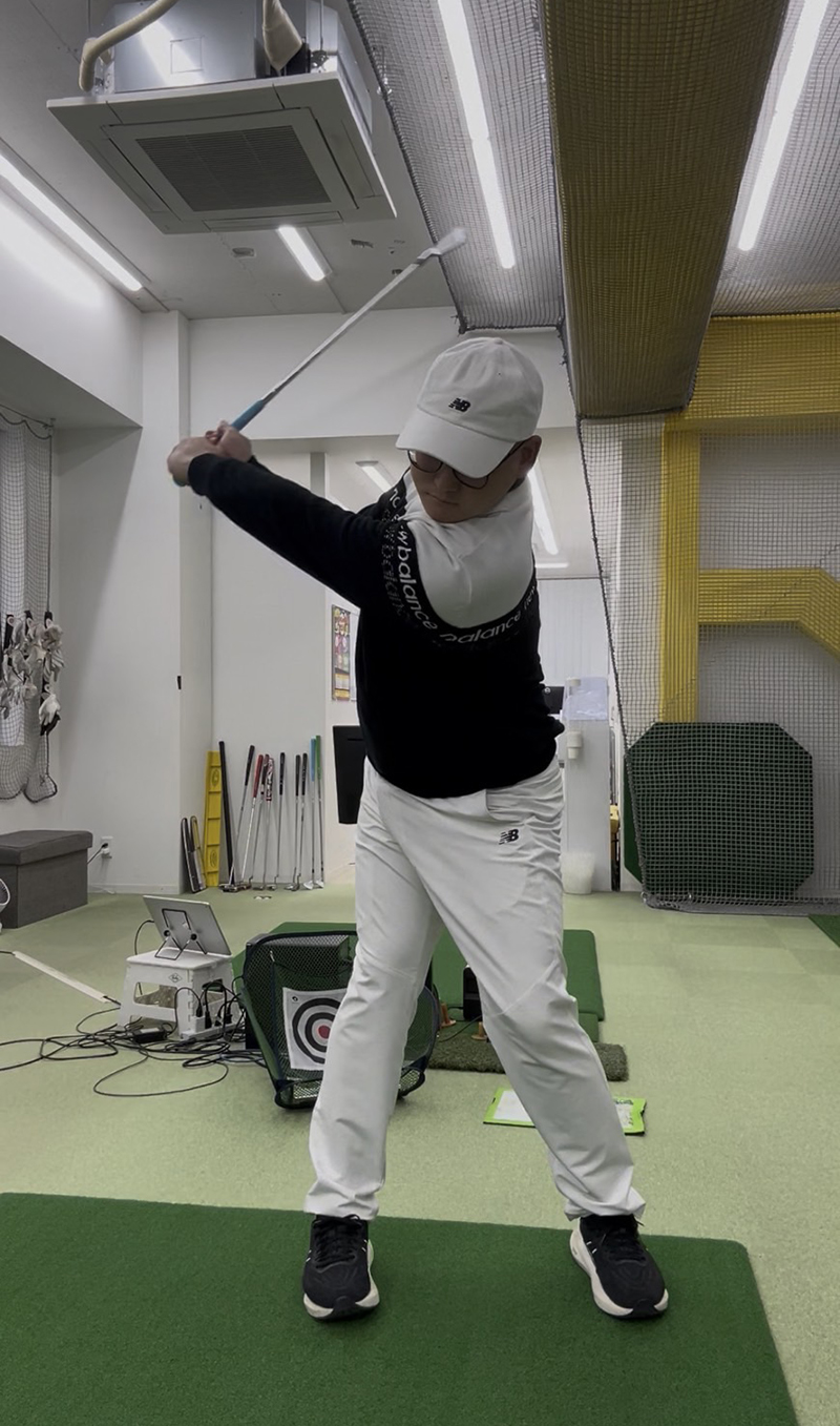 正しく軸を揺らさず捻転できてますか？│池袋ゴルフアカデミー