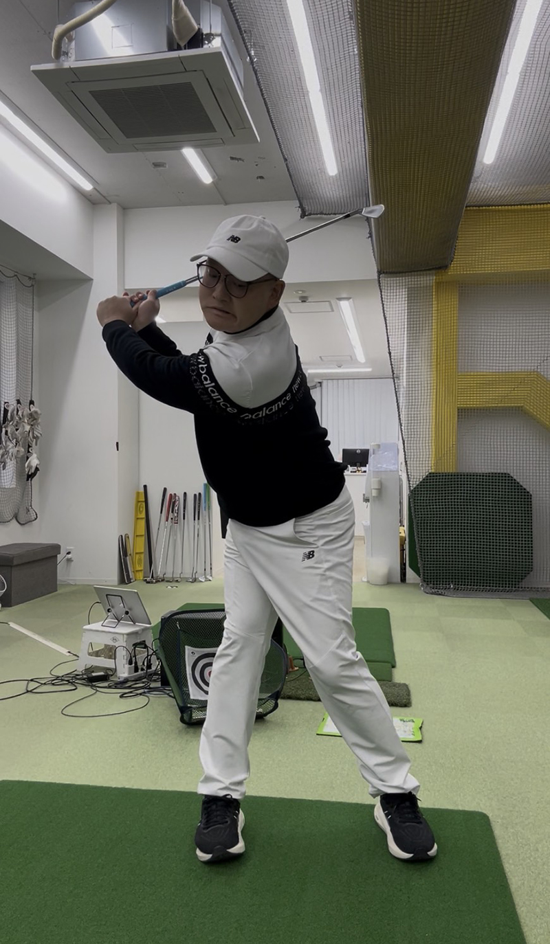 正しく軸を揺らさず捻転できてますか？│池袋ゴルフアカデミー