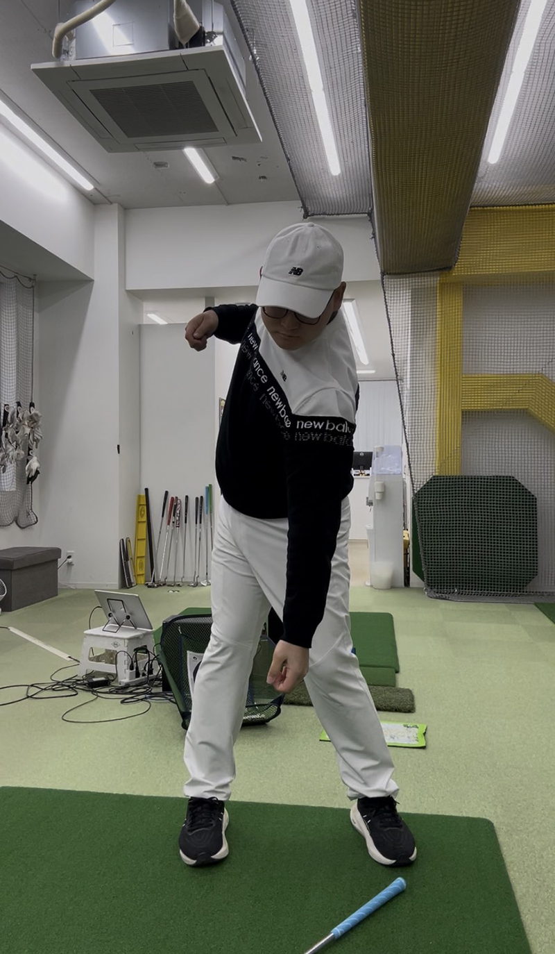正しく軸を揺らさず捻転できてますか？│池袋ゴルフアカデミー