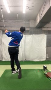 トップを安定させるための練習│池袋ゴルフアカデミー