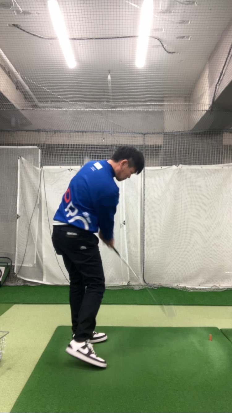アイアンで低い打ち出し練習│池袋ゴルフアカデミー