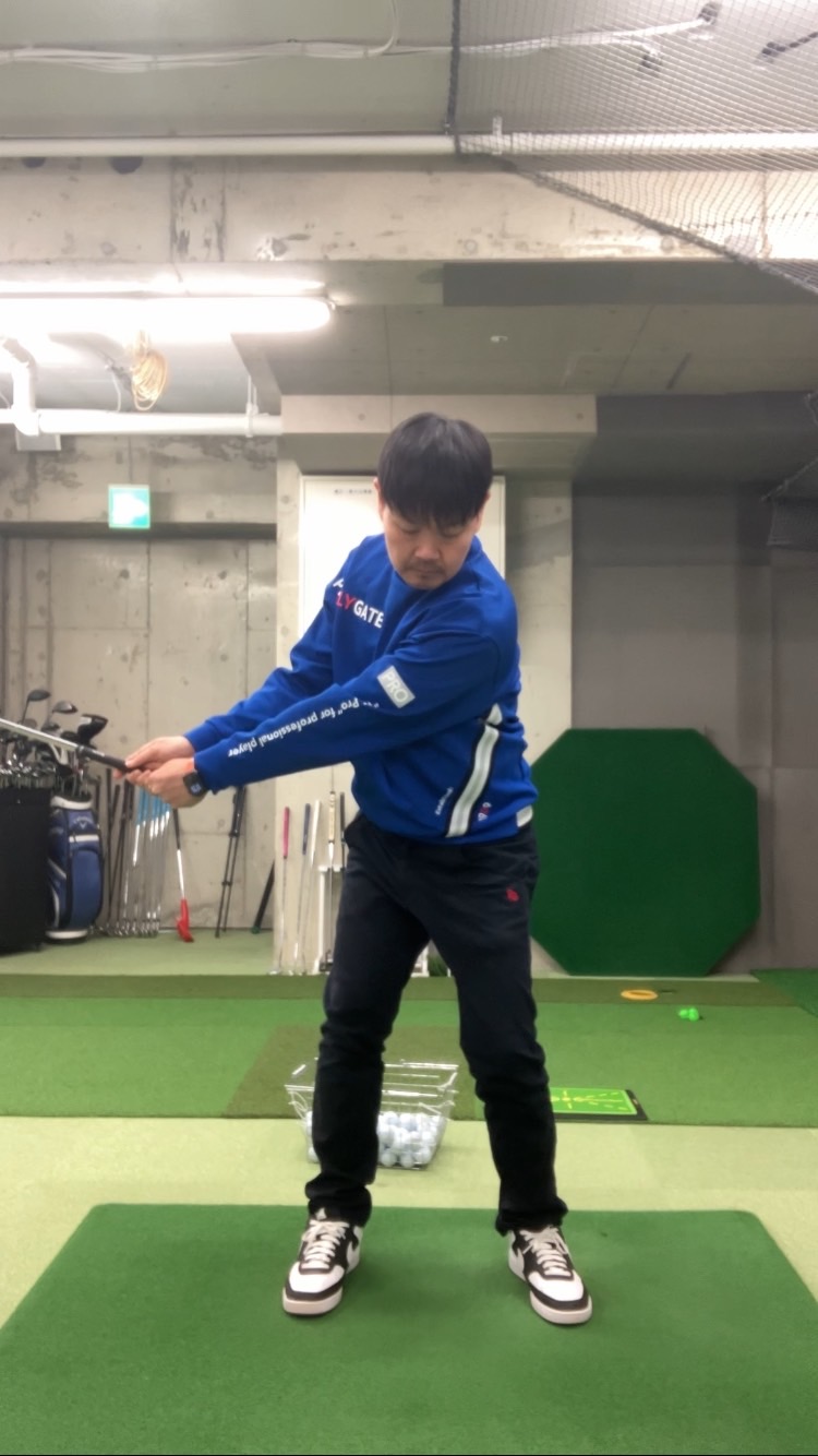 アイアンで低い打ち出し練習│池袋ゴルフアカデミー