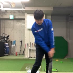アイアンで低い打ち出し練習│池袋ゴルフアカデミー