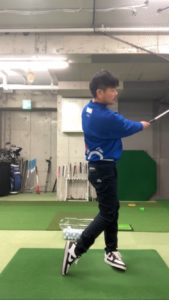 アイアンで低い打ち出し練習│池袋ゴルフアカデミー