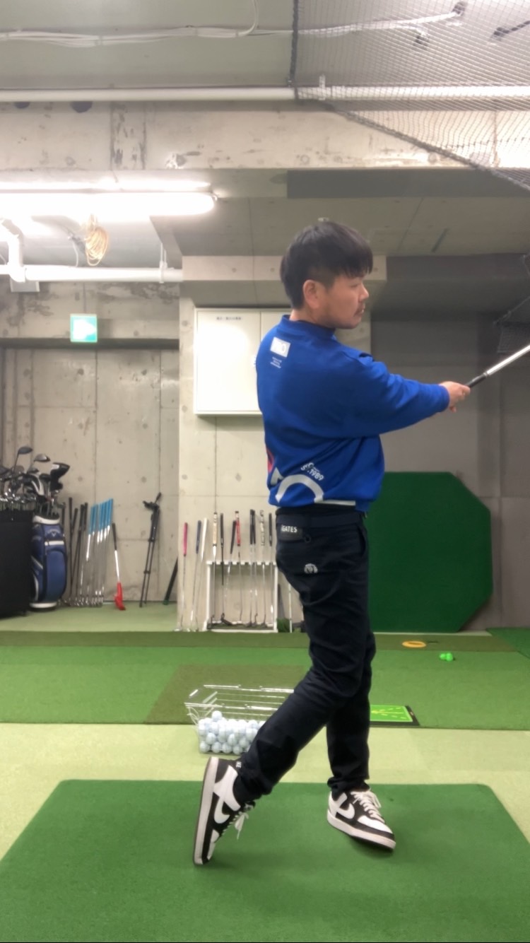 アイアンで低い打ち出し練習│池袋ゴルフアカデミー