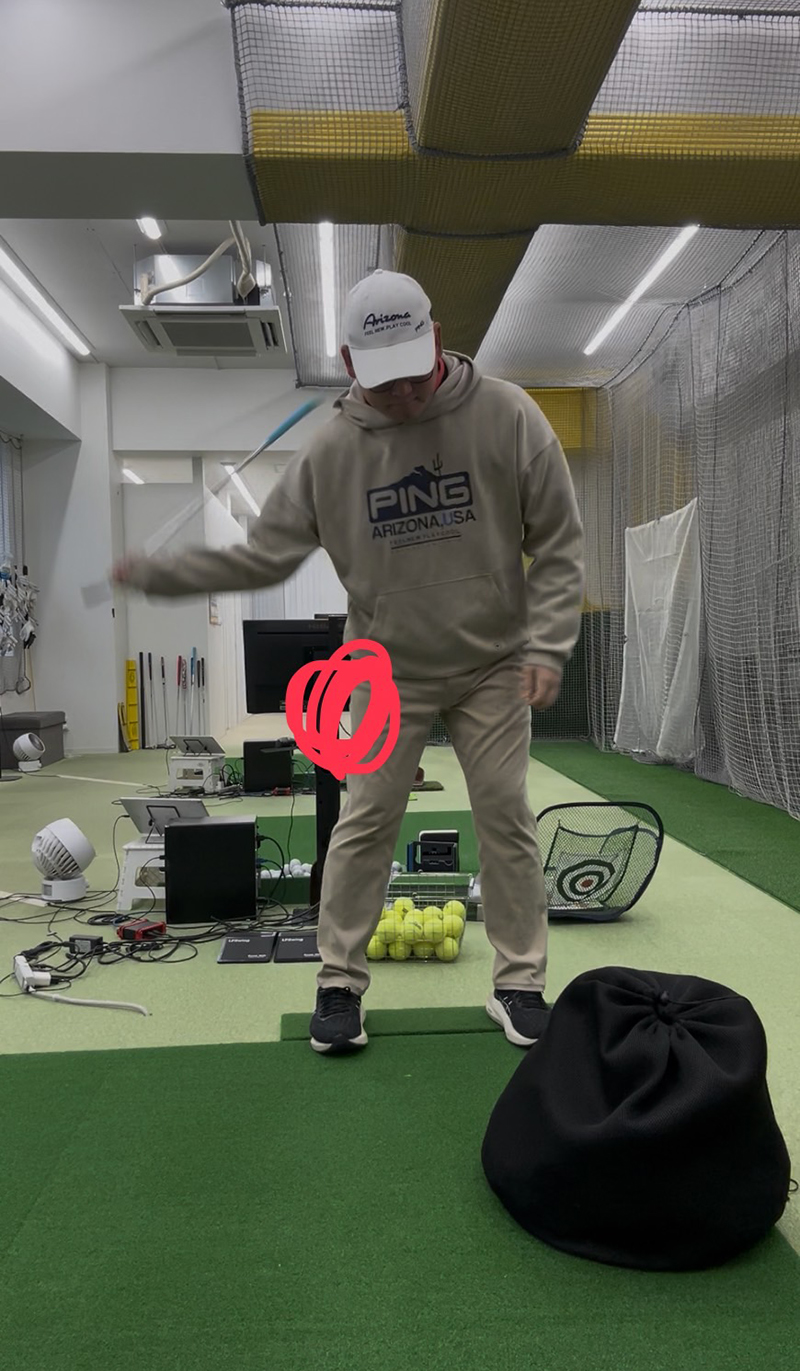 さあ〜トップオブスイングまでは完璧だぞ〜│池袋ゴルフアカデミー