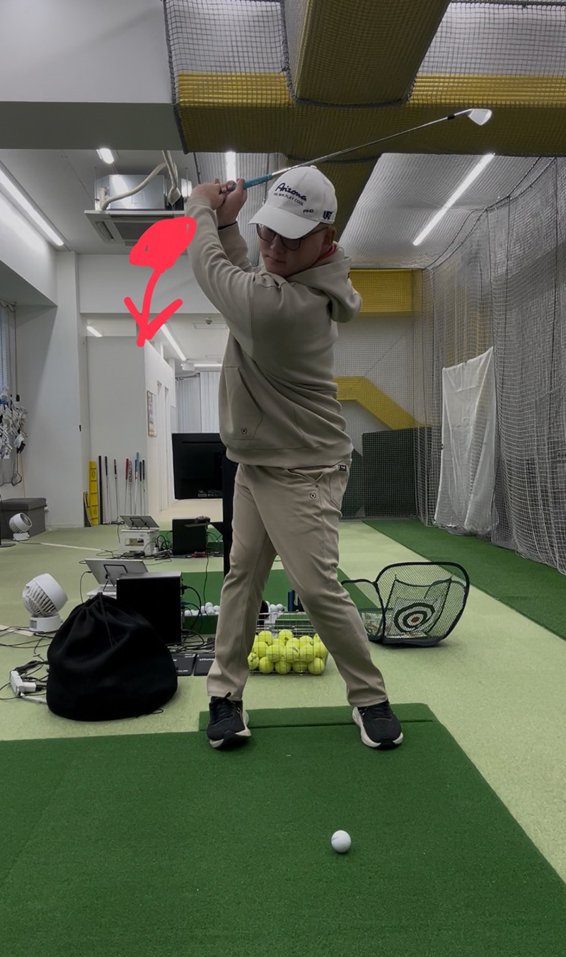 さあ〜トップオブスイングまでは完璧だぞ〜│池袋ゴルフアカデミー