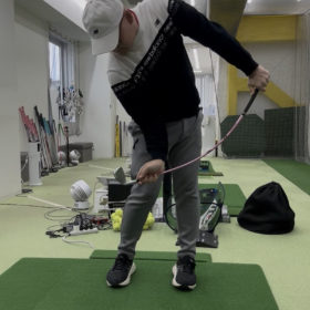 皆さんは道具にしっかり負荷を掛けれていますか？│池袋ゴルフアカデミー